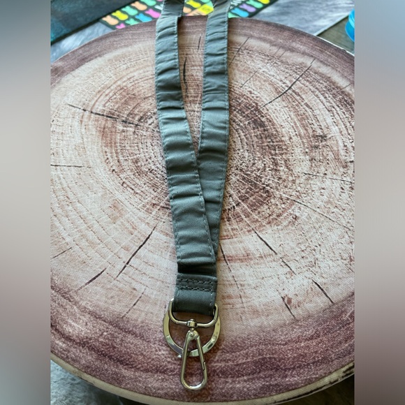 NEW - Vera Bradley Holiday / Winter 2021 Snoopy Embroidered Lanyard - Picture 3 of 4